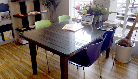 �uBG LOUNGE�v�J�ƁE�o�c���k�R�[�i�[